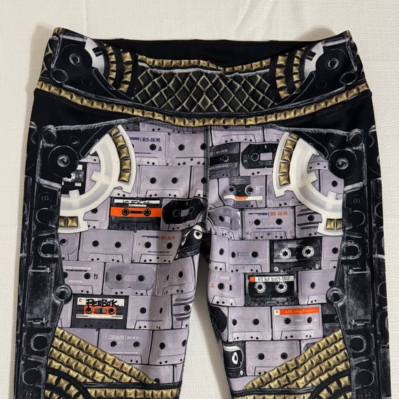 Reebok Leggings Speedwick Lux Bold Baroque Print Large Cassette Tape Music - Picture 5 of 15